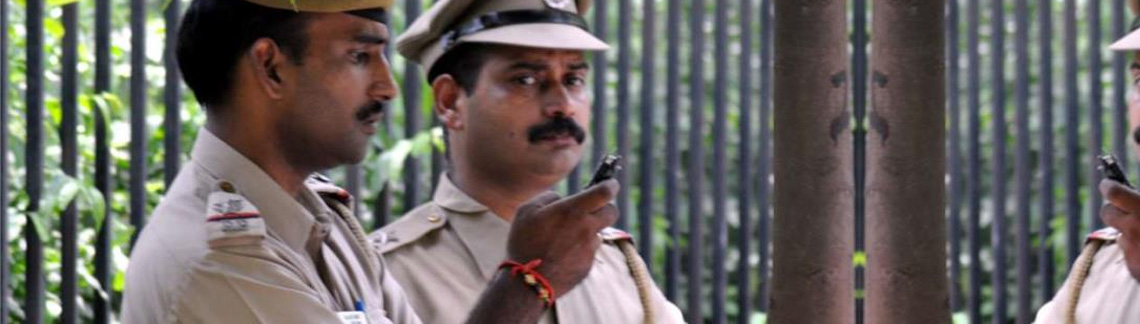 Police cops suspended after they indulge in shopping with a prisioner